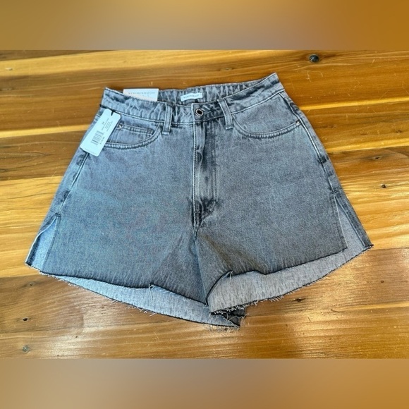 NWT WeWoreWhat Denim The Boyfriend Short, Side Slits, Raw Hem in Washed Grey, 24 - Picture 6 of 16